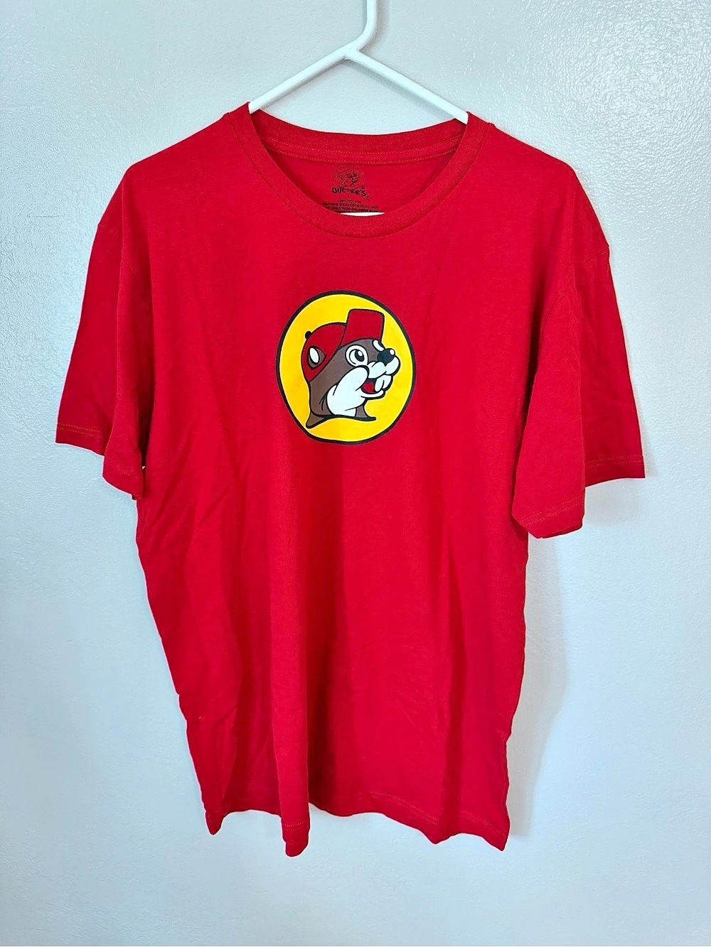 Buc-ee's Classic Red Logo T-Shirt Graphic Short Sleeve Tee in Red